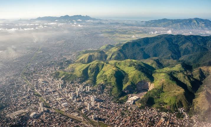 Vista aérea da Baixada Fluminense